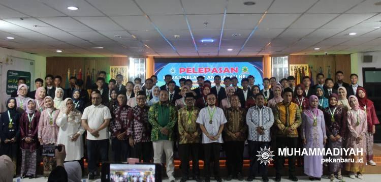 PDM Pekanbaru Apresiasi Prestasi SMP Muhammadiyah 2 Pekanbaru Pada Pelepasan Siswa Kelas IX