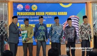 PP Muhammadiyah Mengukuhkan BPH UMRI Periode 2026-2030, Ketua PDM Pekanbaru masuk Anggota BPH